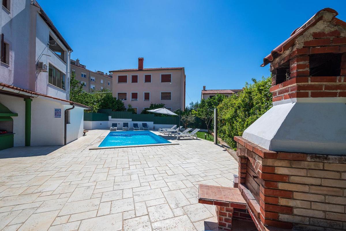 Big Swimming Pool Apartment Monvidal Pula Luaran gambar