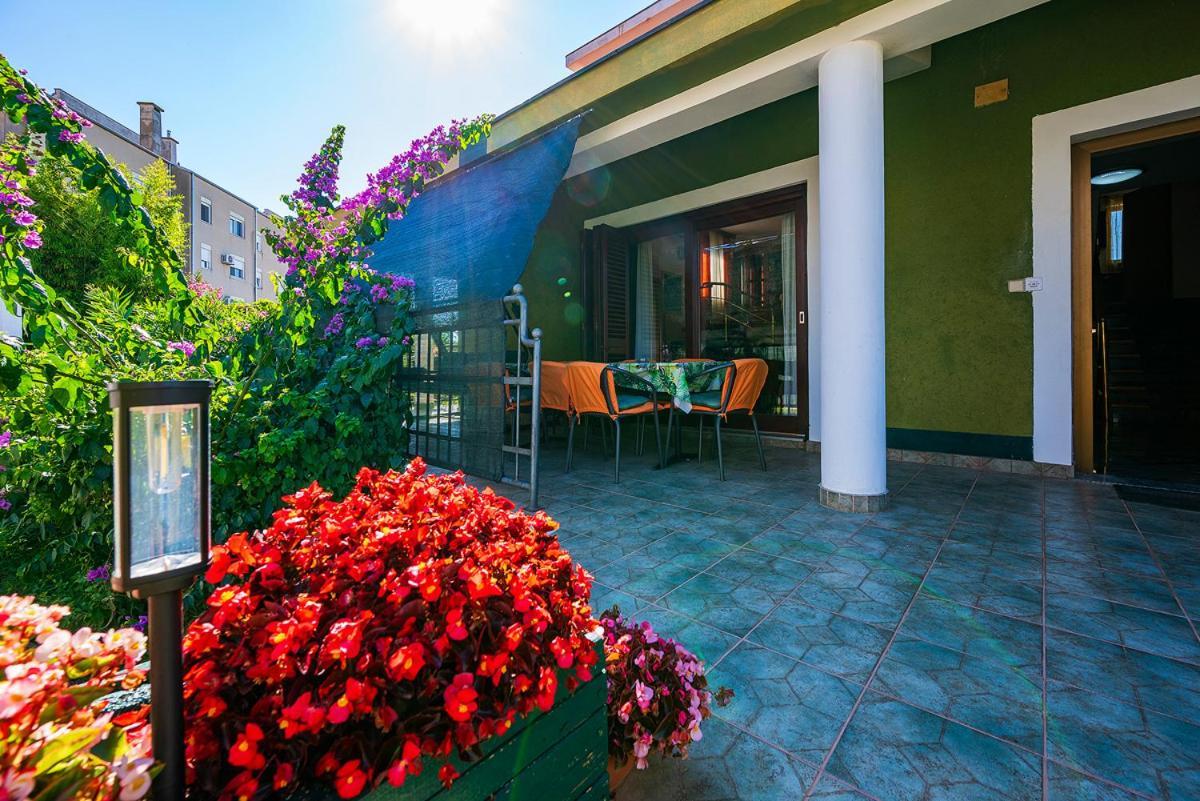 Big Swimming Pool Apartment Monvidal Pula Luaran gambar