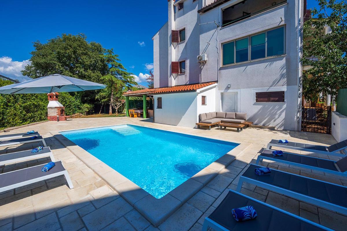 Big Swimming Pool Apartment Monvidal Pula Luaran gambar