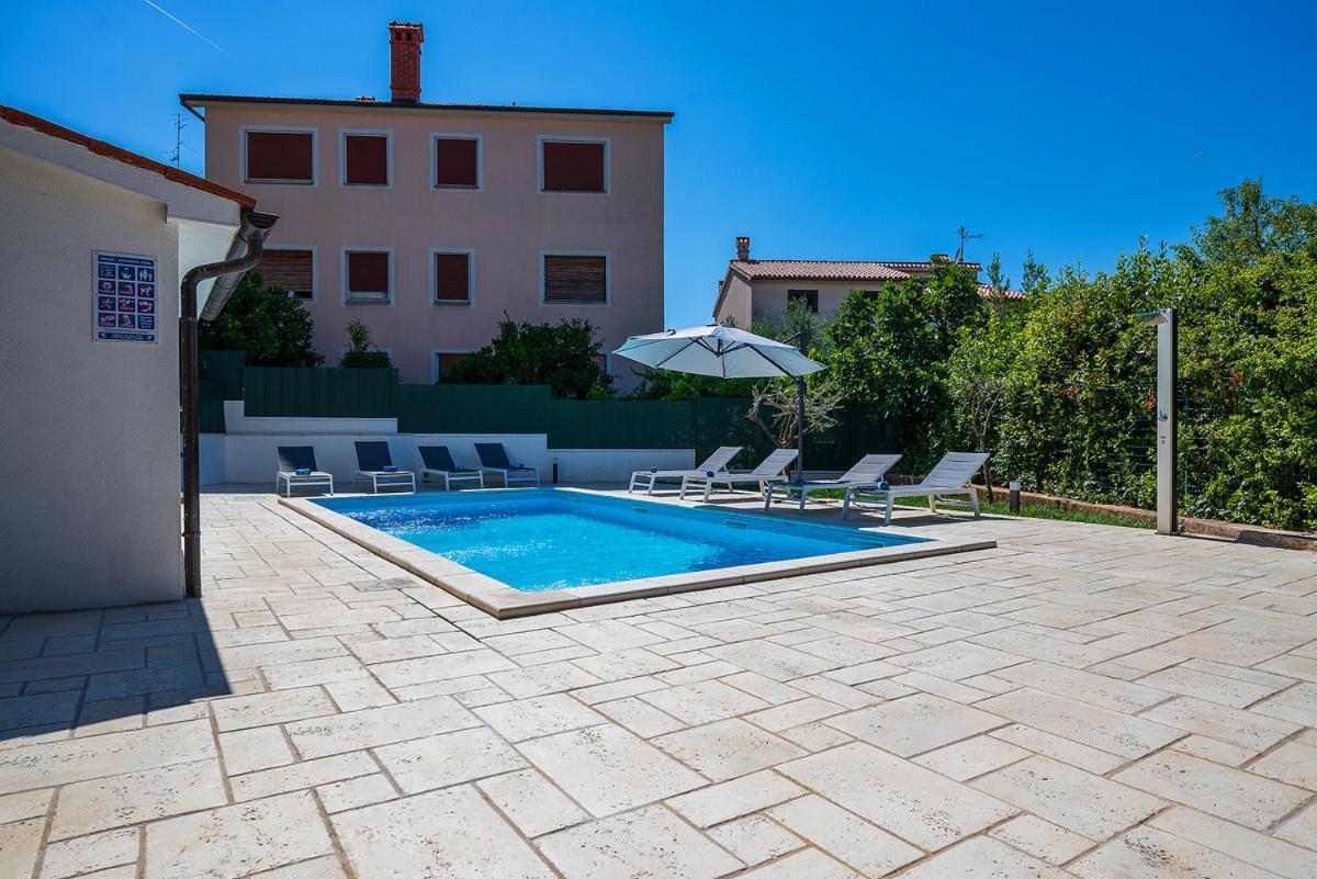 Big Swimming Pool Apartment Monvidal Pula Luaran gambar