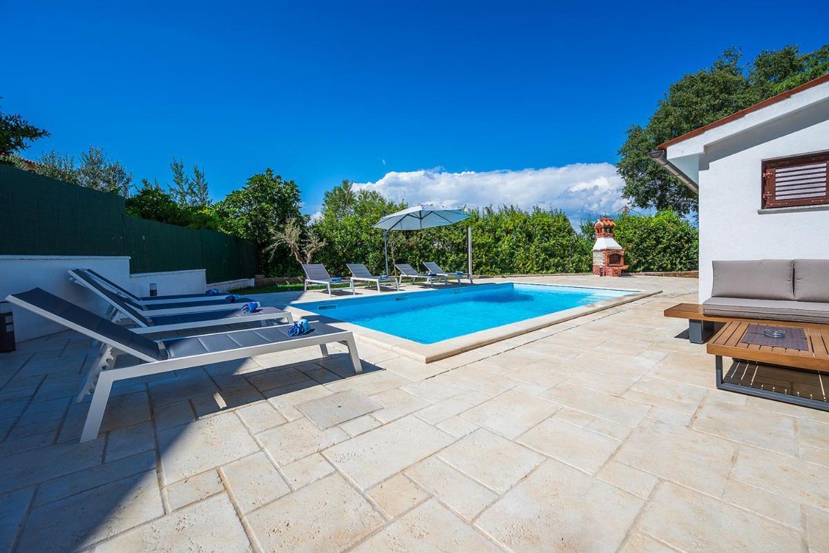 Big Swimming Pool Apartment Monvidal Pula Luaran gambar