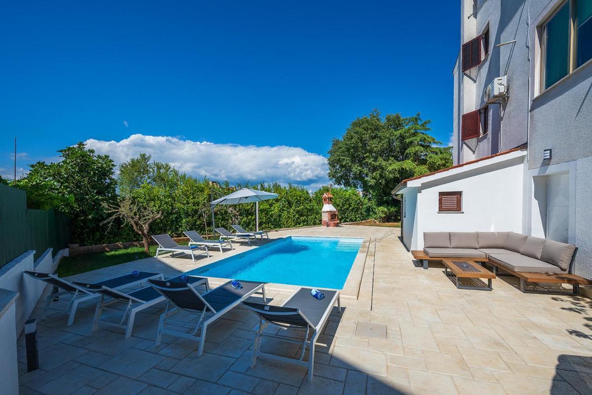 Big Swimming Pool Apartment Monvidal Pula Luaran gambar